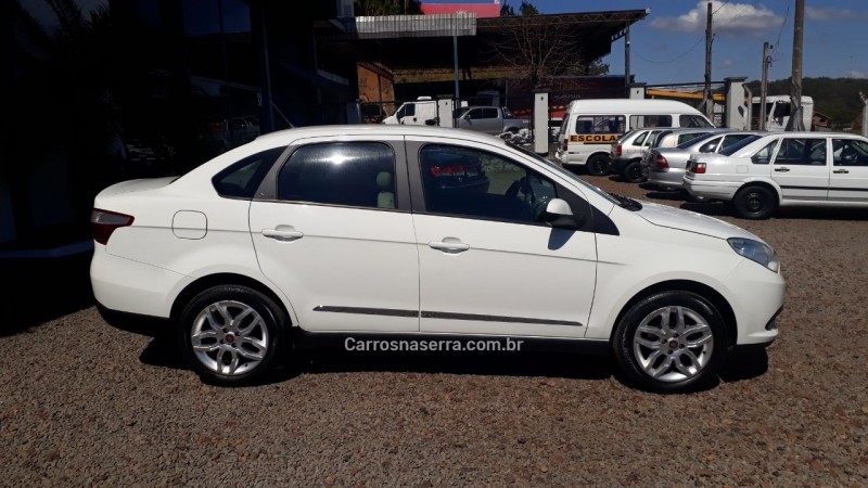 GRAND SIENA 1.6 MPI ESSENCE 16V FLEX 4P AUTOMATIZADO - 2016 - SãO SEBASTIãO DO CAí