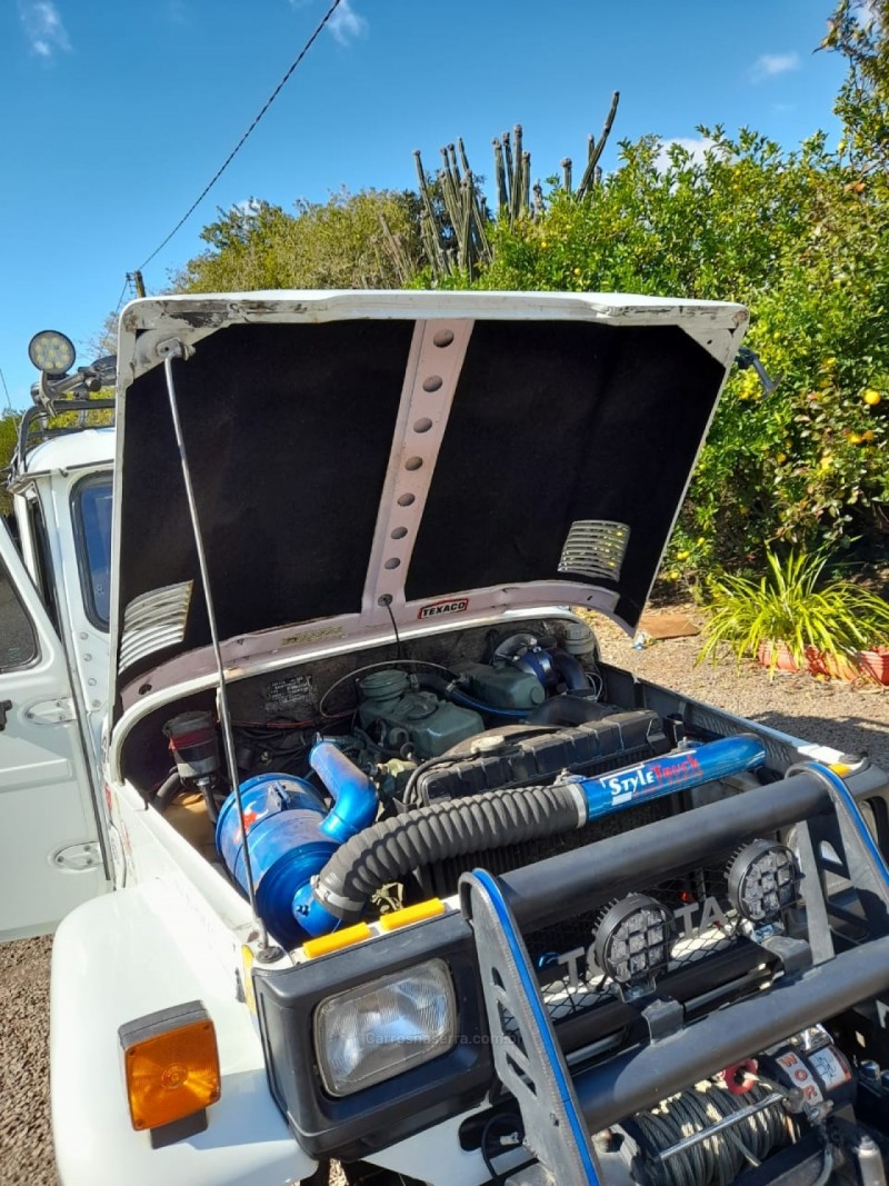 BANDEIRANTE 3.7 BJ50LV 4X4 TETO RIGIDO DIESEL 2P MANUAL - 1994 - FARROUPILHA