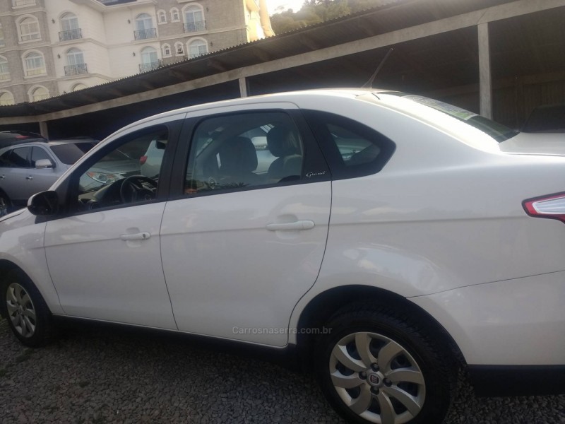 grand siena 1.0 attractive 8v flex 4p manual 2017 gramado