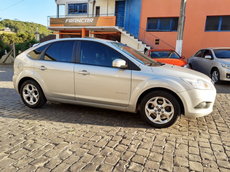 focus 2.0 titanium hatch 16v flex 4p automatico 2011 antonio prado