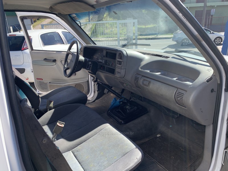 6-100 4.2 18V DIESEL 2P MANUAL - 2002 - CAXIAS DO SUL