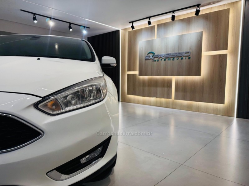 FOCUS 1.6 SE PLUS 16V FLEX 4P MANUAL - 2018 - CANOAS