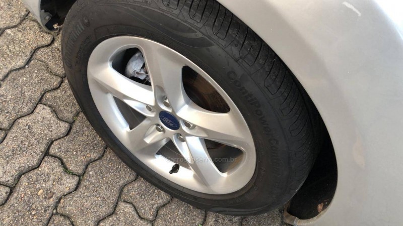 FOCUS 1.6 GLX 8V FLEX 4P MANUAL - 2012 - FARROUPILHA