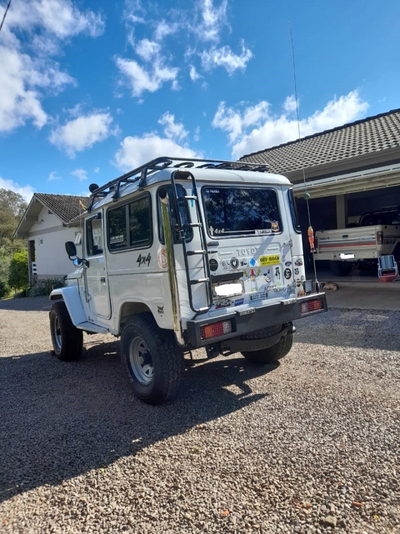 BANDEIRANTE 3.7 BJ50LV 4X4 TETO RIGIDO DIESEL 2P MANUAL - 1994 - FARROUPILHA