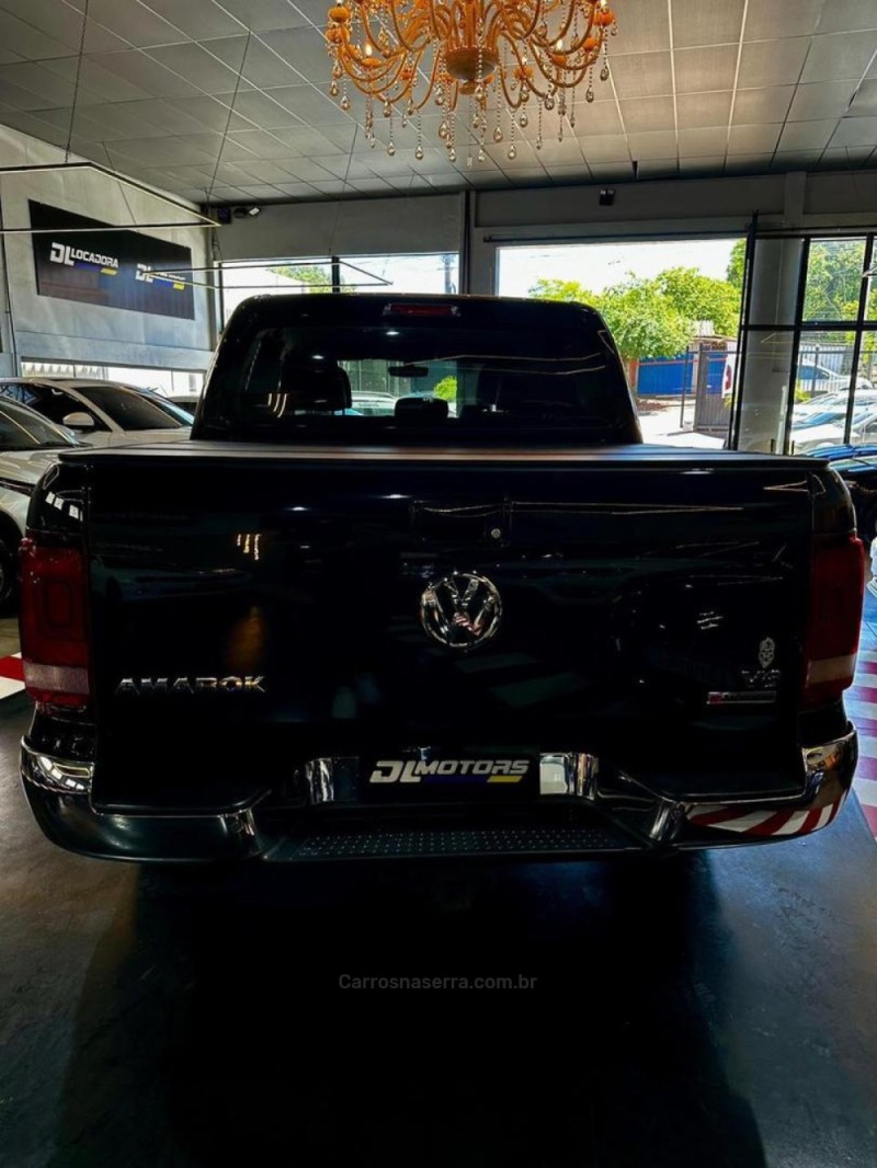 AMAROK 3.0 V6 TDI HIGHLINE CD DIESEL 4MOTION AUTOMÁTICO - 2021 - LAJEADO