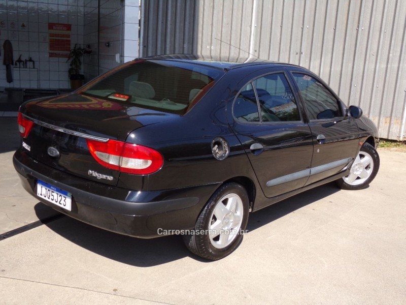 MÉGANE 2.0 RXE SEDAN 8V GASOLINA 4P MANUAL - 2001 - CAXIAS DO SUL