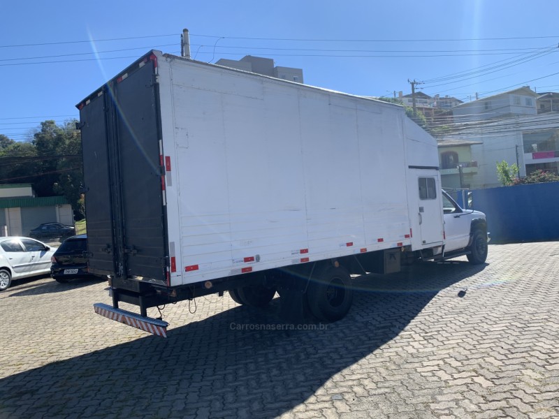 6-100 4.2 18V DIESEL 2P MANUAL - 2002 - CAXIAS DO SUL