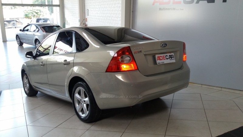 FOCUS 2.0 GLX SEDAN 16V FLEX 4P AUTOMÁTICO - 2011 - FARROUPILHA