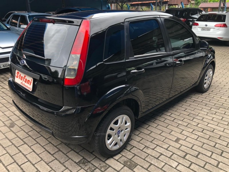 FIESTA 1.0 MPI 8V GASOLINA 4P MANUAL - 2012 - FELIZ