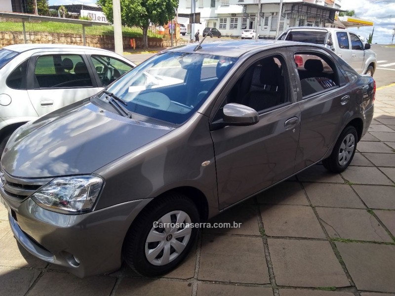 etios 1.5 x sedan 16v flex 4p automatico 2017 dois irmaos