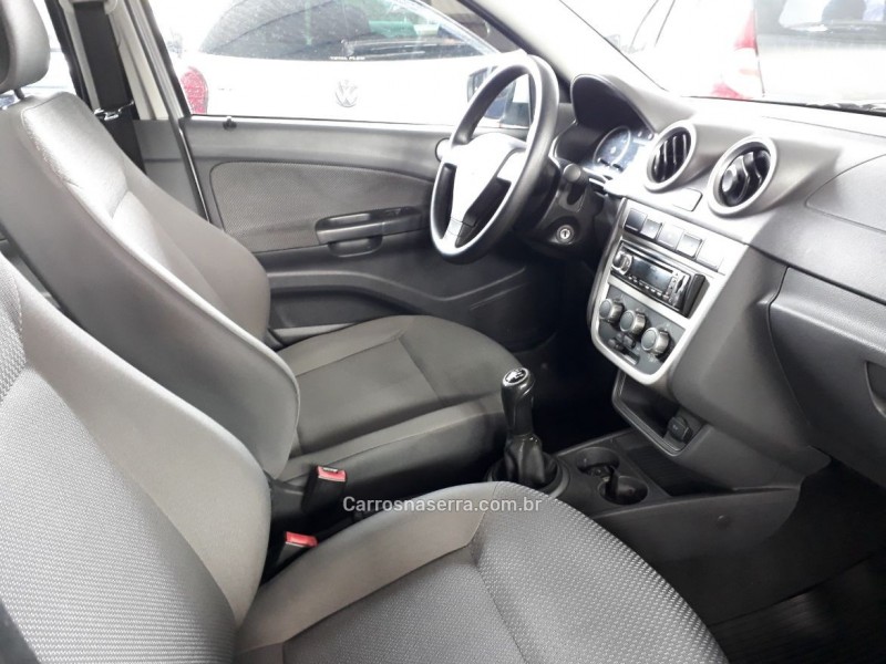 VOYAGE 1.0 MI 8V FLEX 4P MANUAL - 2013 - SãO SEBASTIãO DO CAí