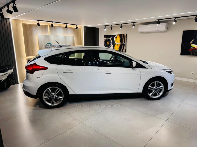 FOCUS 1.6 SE PLUS 16V FLEX 4P MANUAL - 2018 - CANOAS