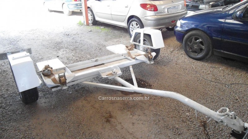REBOQUE PARA CARRO - 2015 - CAXIAS DO SUL