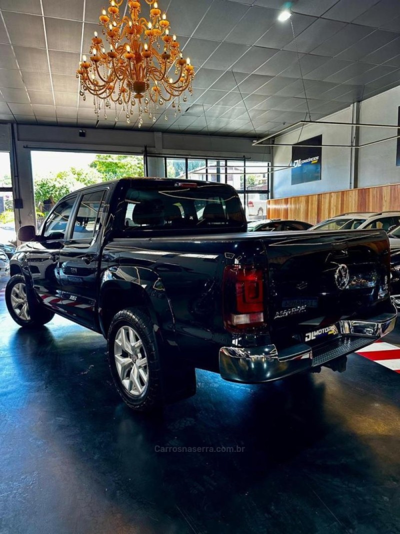 AMAROK 3.0 V6 TDI HIGHLINE CD DIESEL 4MOTION AUTOMÁTICO - 2021 - LAJEADO