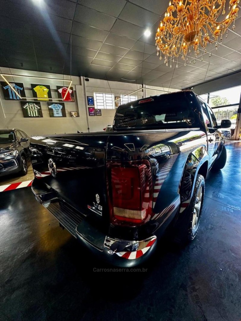 AMAROK 3.0 V6 TDI HIGHLINE CD DIESEL 4MOTION AUTOMÁTICO - 2021 - LAJEADO