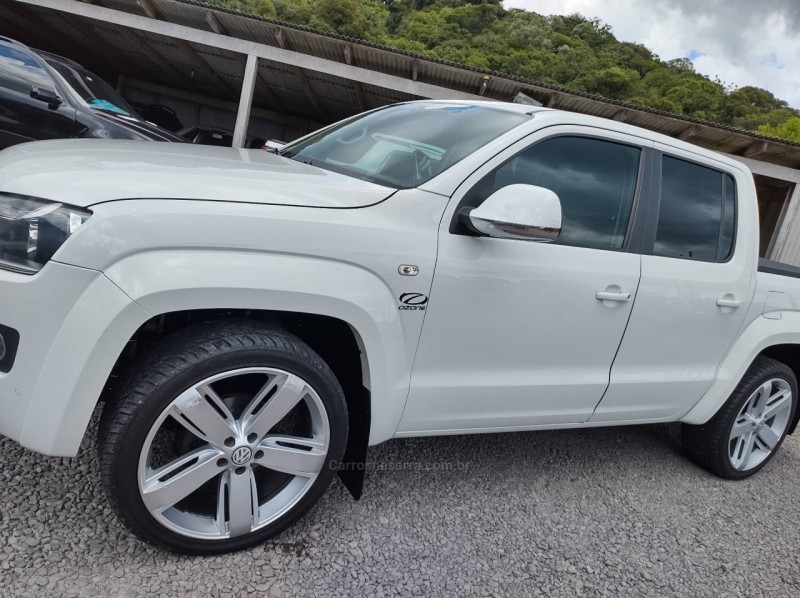 AMAROK 2.0 HIGHLINE 4X4 CD 16V TURBO INTERCOOLER DIESEL 4P AUTOMÁTICO - 2015 - GRAMADO