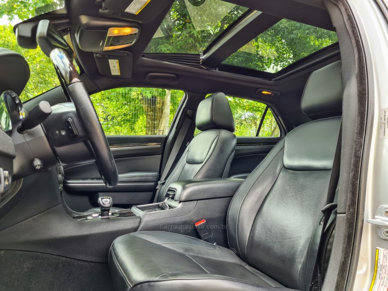 300 C 3.6 SEDAN V6 24V GASOLINA 4P AUTOMÁTICO - 2012 - BENTO GONçALVES