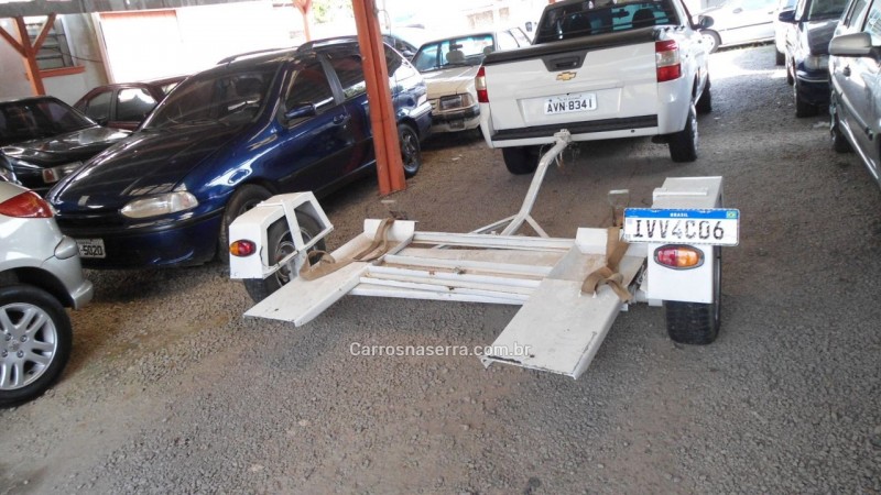 REBOQUE PARA CARRO - 2015 - CAXIAS DO SUL