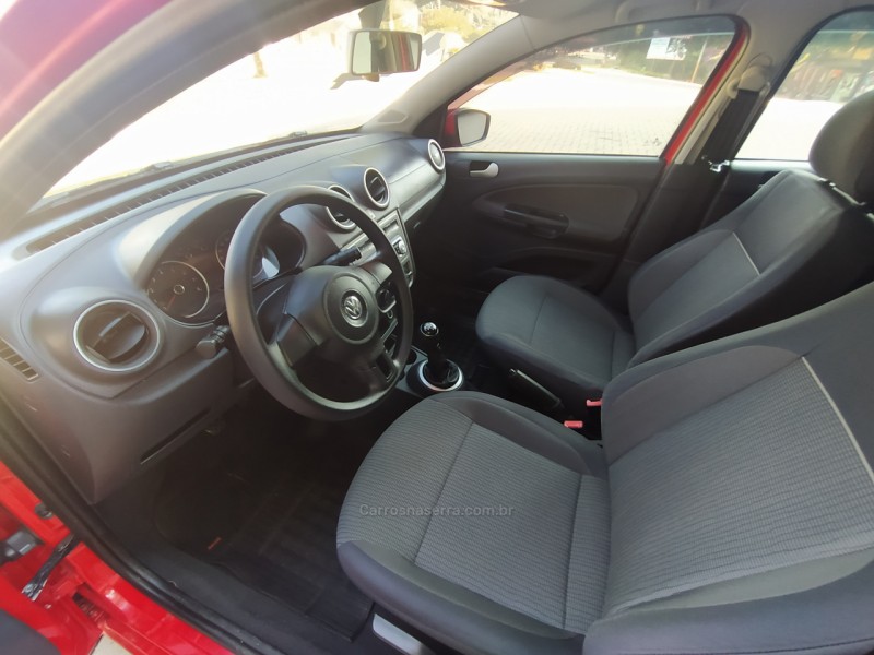 VOYAGE 1.0 MI TRENDLINE 8V FLEX 4P MANUAL - 2014 - MORRO REUTER