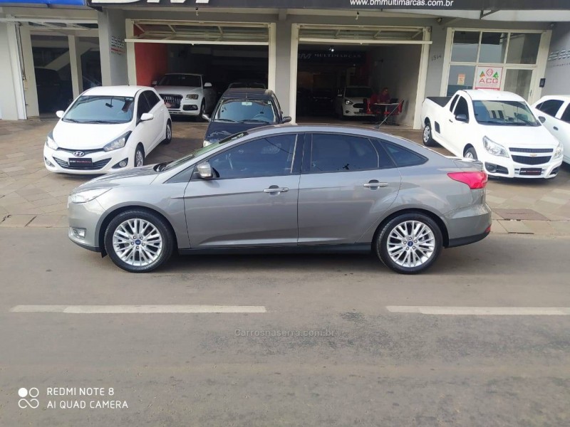 focus 2.0 se fastback 16v flex 4p powershift 2018 guapore
