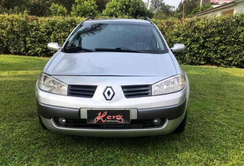 megane 2.0 dynamique grand tour 16v gasolina 4p automatico 2008 bom principio