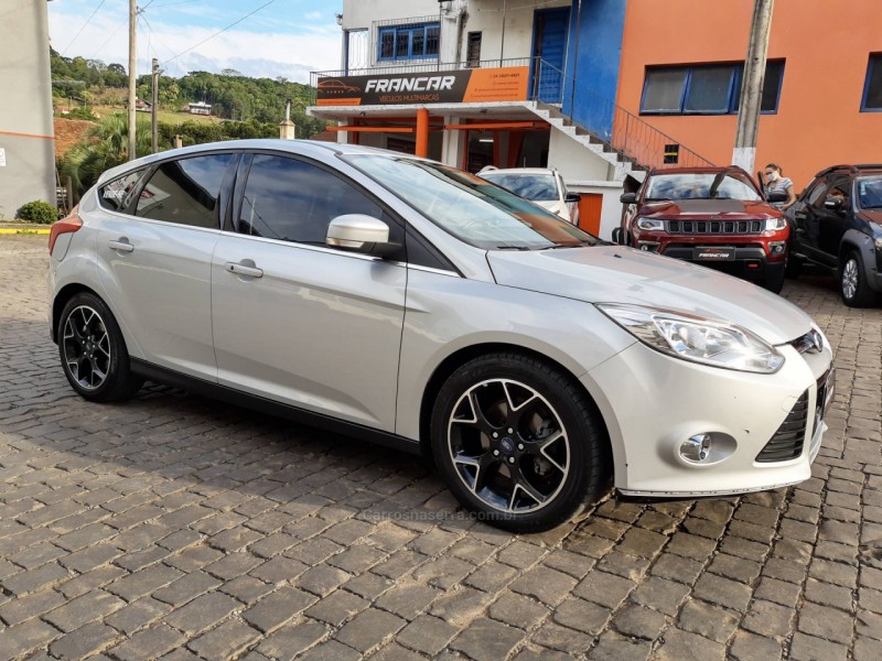 focus 2.0 titanium fastback 16v flex 4p powershift 2015 antonio prado