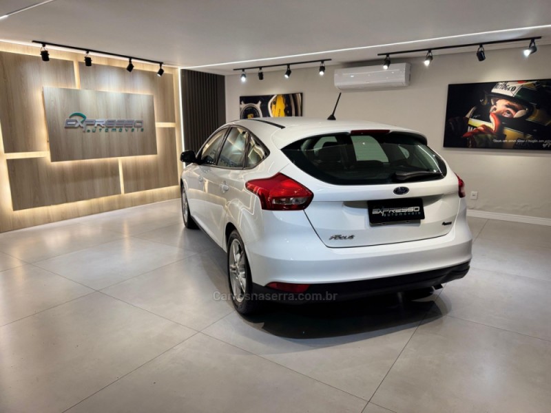 FOCUS 1.6 SE PLUS 16V FLEX 4P MANUAL - 2018 - CANOAS
