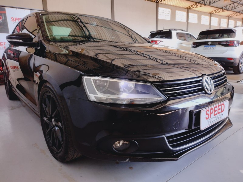 JETTA 2.0 TSI HIGHLINE 211CV GASOLINA 4P DSG - 2014 - SãO SEBASTIãO DO CAí