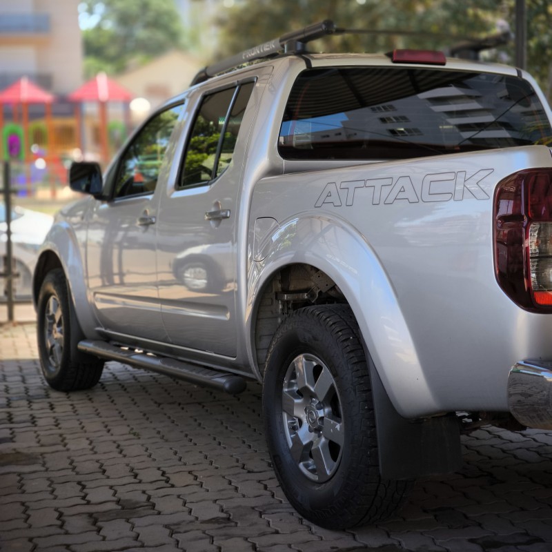 FRONTIER 2.5 SV ATTACK 4X2 CD TURBO ELETRONIC DIESEL 4P MANUAL - 2014 - TAPEJARA