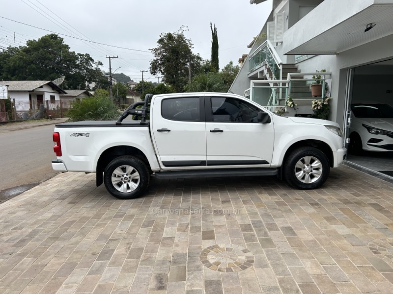 S10 2.8 LS 4X4 CD 16V TURBO DIESEL 4P MANUAL - 2015 - NOVA PRATA