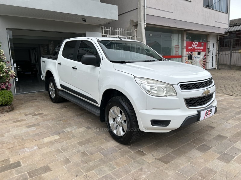 S10 2.8 LS 4X4 CD 16V TURBO DIESEL 4P MANUAL - 2015 - NOVA PRATA