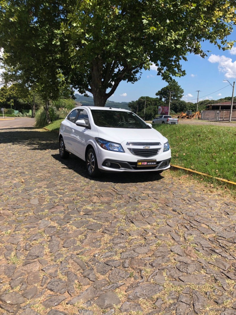 ONIX 1.4 MPFI LTZ 8V FLEX 4P MANUAL - 2016 - DOIS IRMãOS