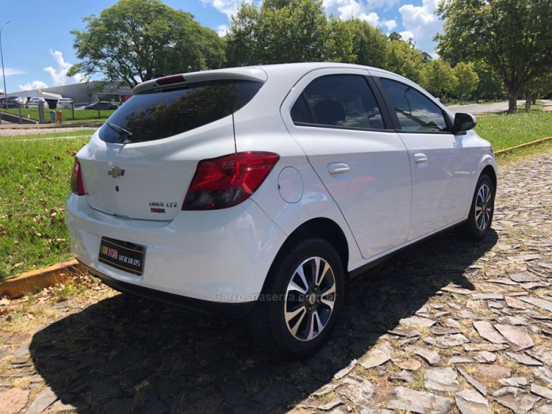 ONIX 1.4 MPFI LTZ 8V FLEX 4P MANUAL - 2016 - DOIS IRMãOS