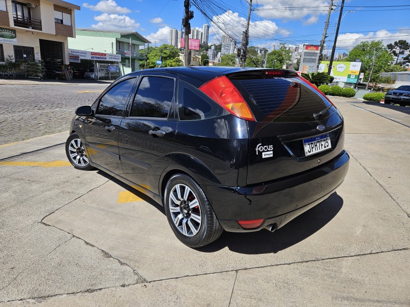 FOCUS 1.8 16V GASOLINA 4P MANUAL - 2003 - CAXIAS DO SUL