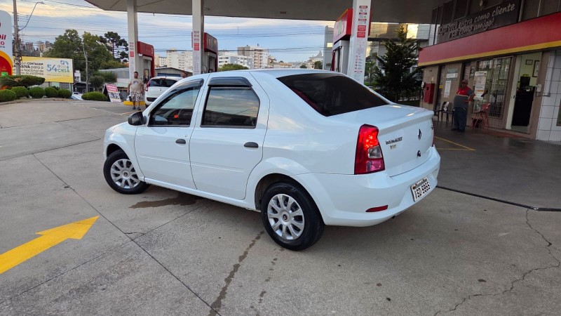 LOGAN 1.0 EXPRESSION 16V FLEX 4P MANUAL - 2011 - CAXIAS DO SUL