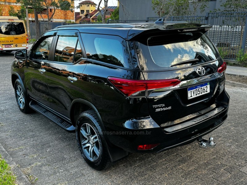 HILUX SW4 2.7 SRV 4X2 16V FLEX 7 LUGARES 4P AUTOMÁTICO - 2018 - BENTO GONçALVES