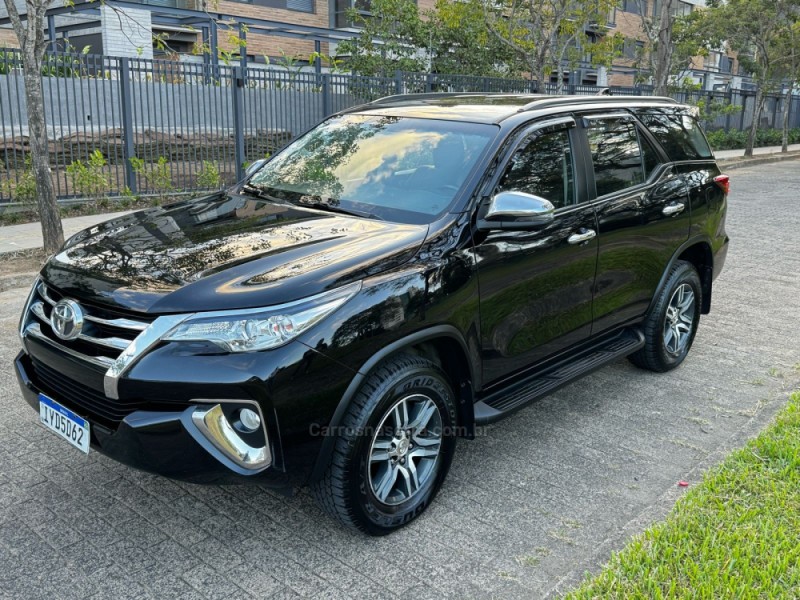 HILUX SW4 2.7 SRV 4X2 16V FLEX 7 LUGARES 4P AUTOMÁTICO - 2018 - BENTO GONçALVES