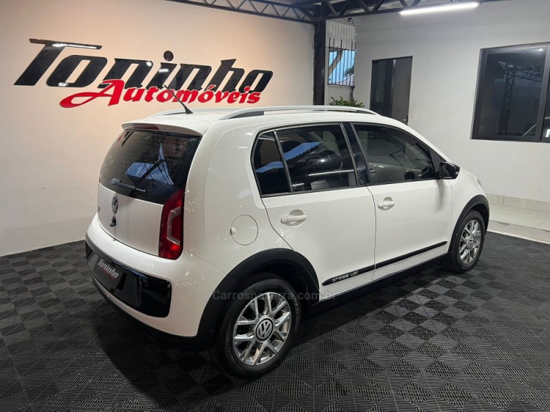 UP 1.0 CROSS T.FLEX 12V 4P MANUAL - 2016 - NOVO HAMBURGO