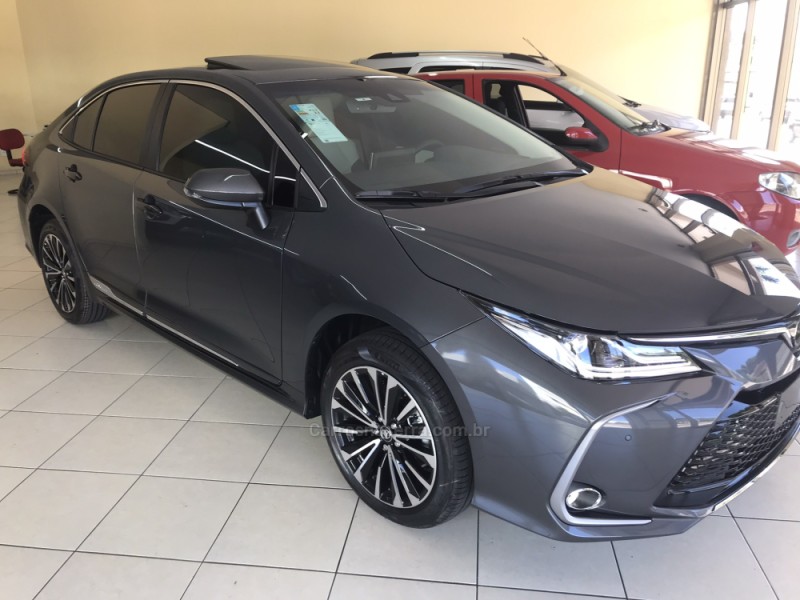 COROLLA 2.0 ALTIS PREMIUM 16V FLEX 4P AUTOMÁTICO - 2024 - FARROUPILHA