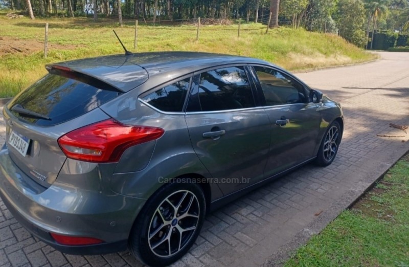 FOCUS 2.0 TITANIUM PLUS HATCH 16V FLEX 4P AUTO - 2016 - FARROUPILHA