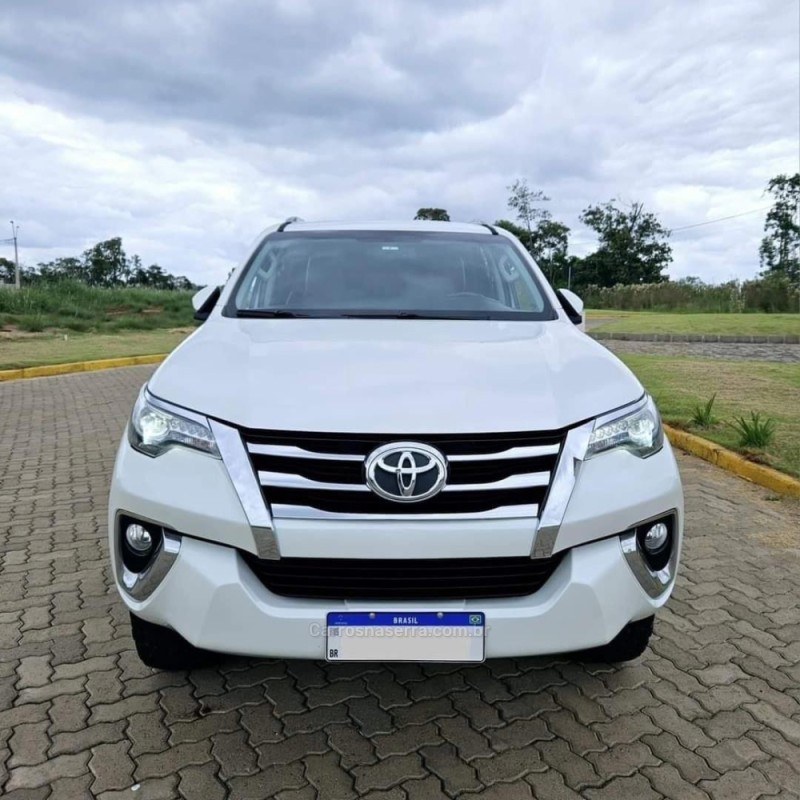 HILUX SW4 4.0 SRX 4X4 7 LUGARES V6 24V GASOLINA 4P AUTOMÁTICO - 2016 - LAJEADO