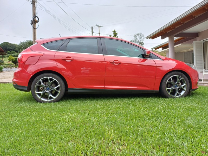 FOCUS 2.0 TITANIUM HATCH 16V FLEX 4P AUTOMÁTICO - 2014 - PARAí