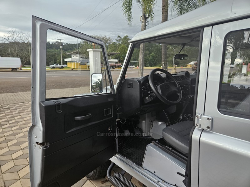 DEFENDER 2.4 130 4X4 TURBO DIESEL 4P MANUAL - 2011 - BOM PRINCíPIO