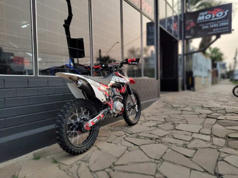 CRF 230F  - 2014 - FLORES DA CUNHA