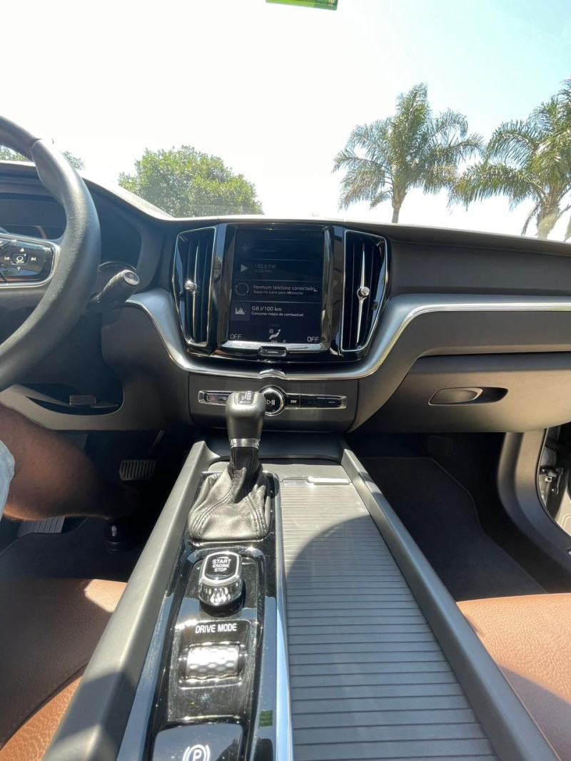 XC60 2.0 D5 MOMENTUM AWD DIESEL 4P AUTOMÁTICO - 2019 - BENTO GONçALVES