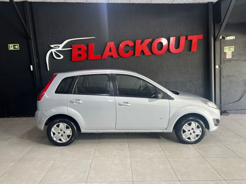 FIESTA 1.0 ROCAM SE PLUS HATCH 8V FLEX 4P MANUAL - 2014 - CAMPO BOM