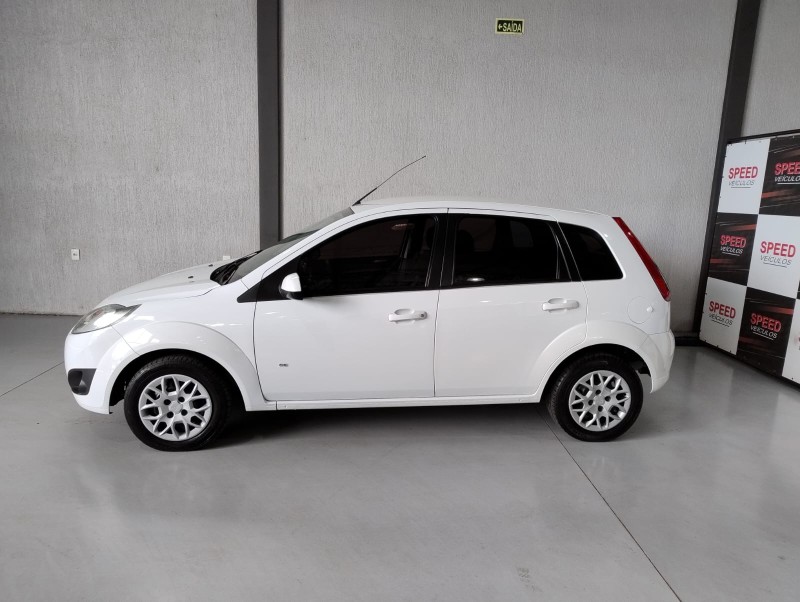 FIESTA 1.0 SE 8V FLEX 4P MANUAL - 2014 - SãO SEBASTIãO DO CAí