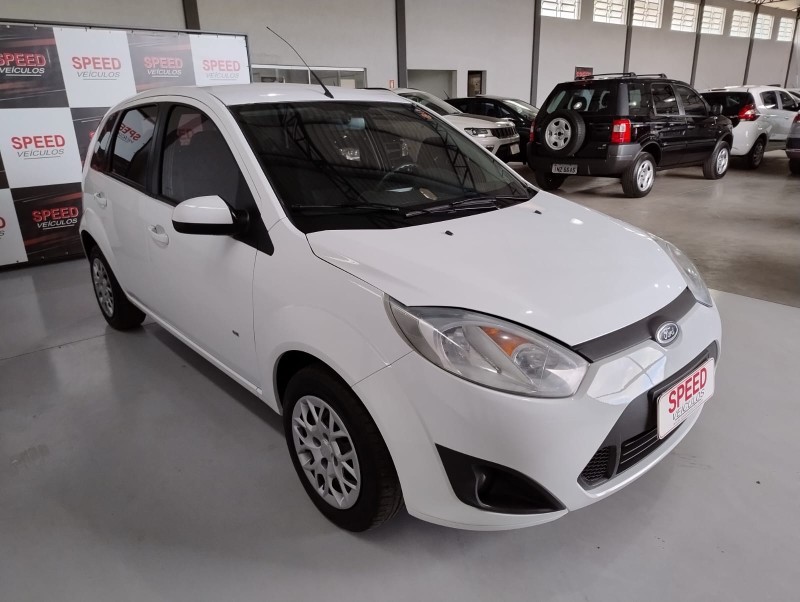 FIESTA 1.0 SE 8V FLEX 4P MANUAL - 2014 - SãO SEBASTIãO DO CAí