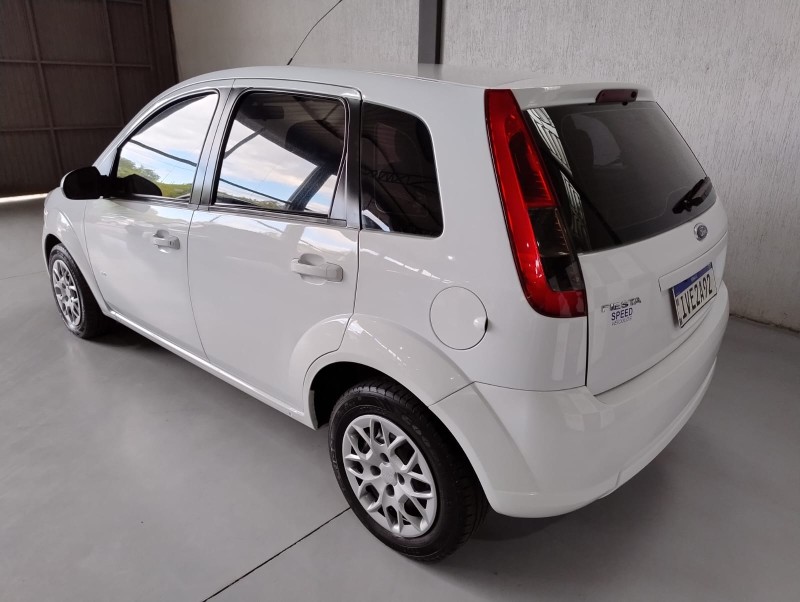 FIESTA 1.0 SE 8V FLEX 4P MANUAL - 2014 - SãO SEBASTIãO DO CAí