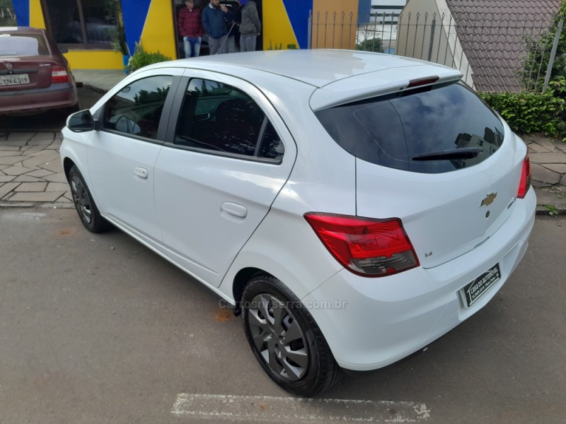 ONIX 1.4 MPFI LT 8V FLEX 4P MANUAL - 2015 - NOVA PRATA